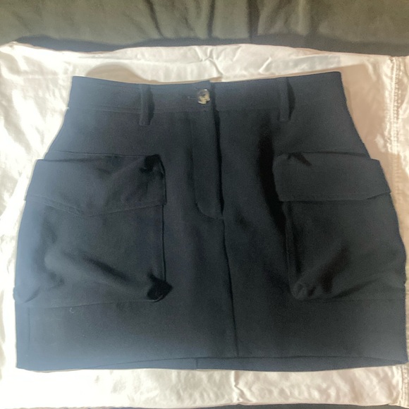 Aritzia Black mini skirt - Picture 3 of 5